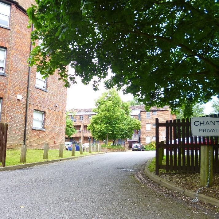 1 bedroom in a house share to rent - Photo 1