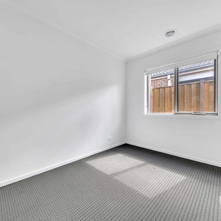 Well presented 3 bed 2 bath home - Photo 1