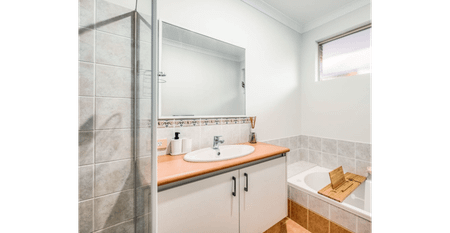 Close to train station - Photo 4