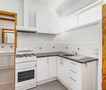 Lovely, Light-filled & Well Placed - Photo 1