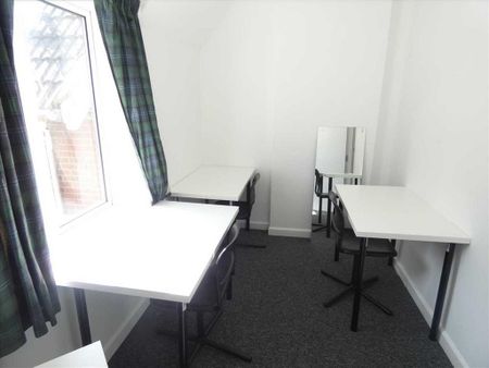 5 bedroom bungalow to rent - Photo 4