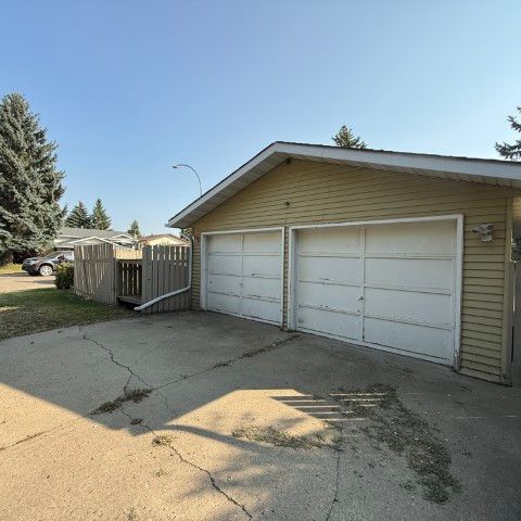 Spacious 4-Bedroom Home for Rent - Photo 1