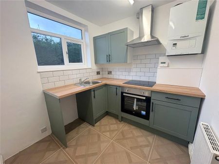 2 bedroom semi-detached house to rent - Photo 4