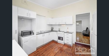DOUBLE BRICK THREE BEDROOM FAMILY HOME - Photo 4