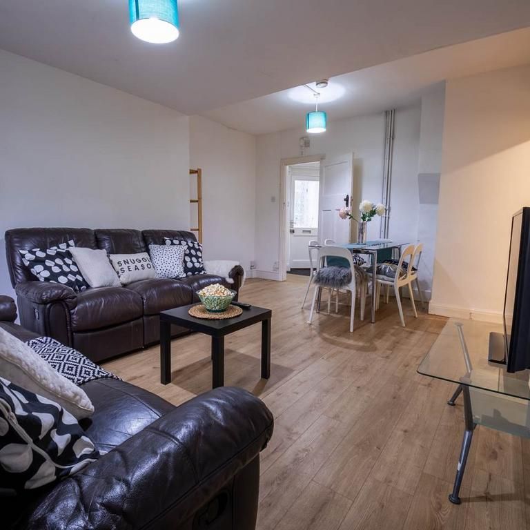 6 bedroom house to rent - Photo 1