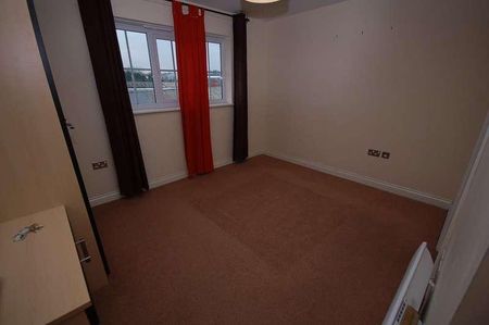 Brookhey, Hyde, SK14 - Photo 2