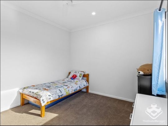 Single Level 4+1 Bedroom Family house only $830/wk - Photo 1