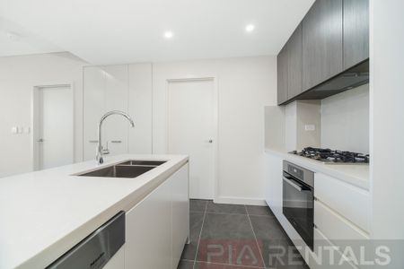 Spacious 2-Bedroom Apartment Plus a Large Study with Window and Door – Perfect as a Third Bedroom! - Photo 2