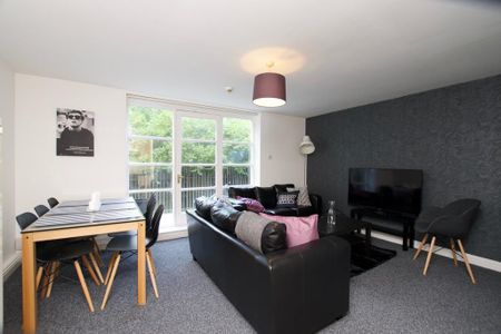 6 bedroom townhouse to rent - Photo 3