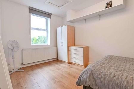 Holloway Road, Holloway, N7 - Photo 2