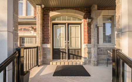 Detached Home For Lease | W8131536 - Photo 2