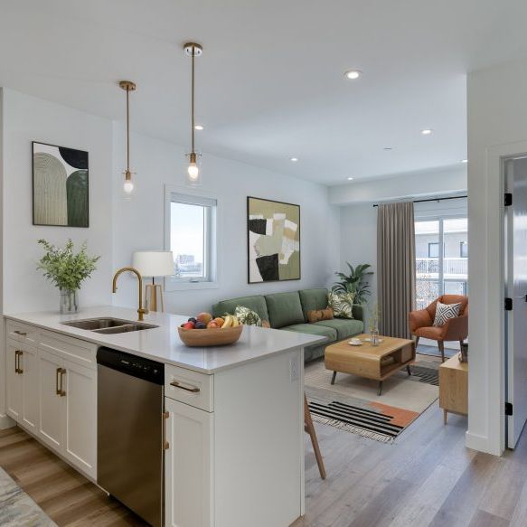 Jersey: Gold Accents – 196 Colony, Winnipeg, MB - Photo 1