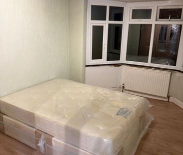 2 bedroom semi-detached house to rent - Photo 4