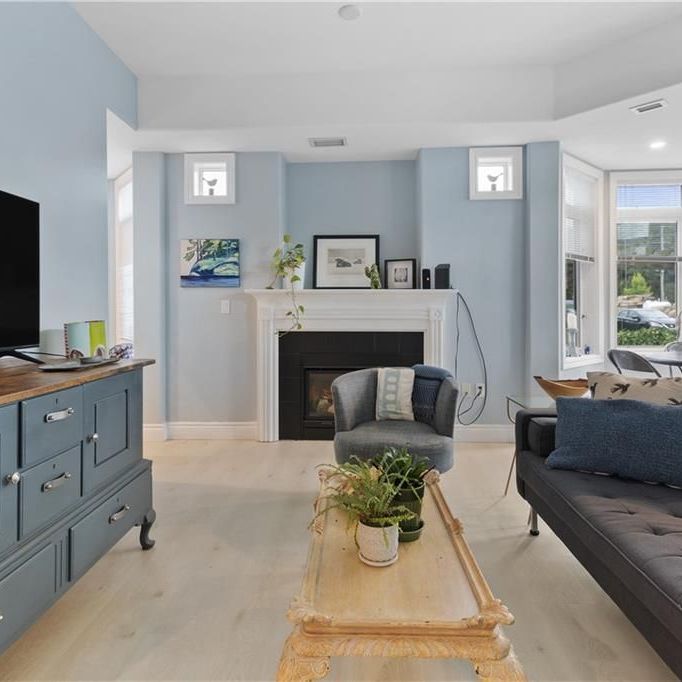 For Lease - 10 BAY Street Unit# 101, Blue Mountains, Ontario - Photo 1