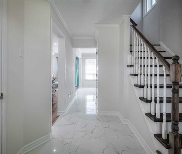 For Lease - 22 Weatherup Crescent, Barrie, Ontario - Photo 2