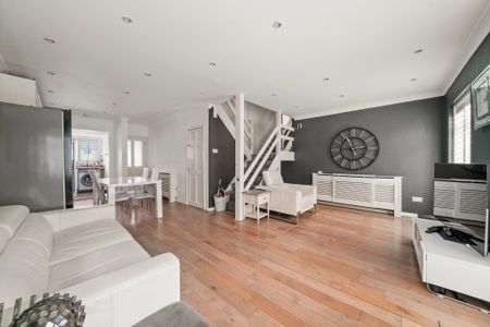 Claremont Close, kent, London - Photo 3