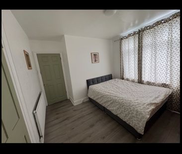 Room in a Shared Flat, High Street, CR0 - Photo 4