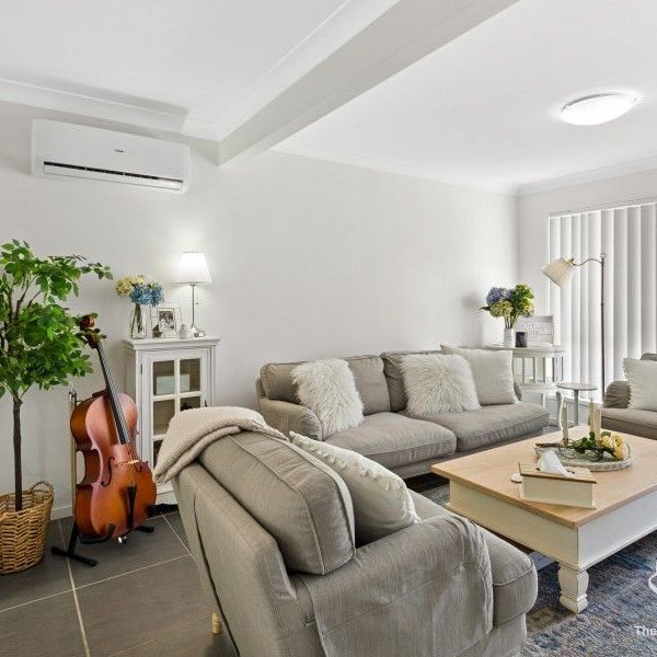 Modern 4 Bedroom Townhouse - Photo 1