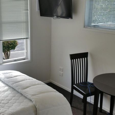Fully Furnished Studio - Photo 4