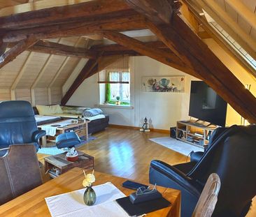 Charmante 3-Zimmer-Dachwohnung mit Sichtbalken und Schwedenofen - Photo 1