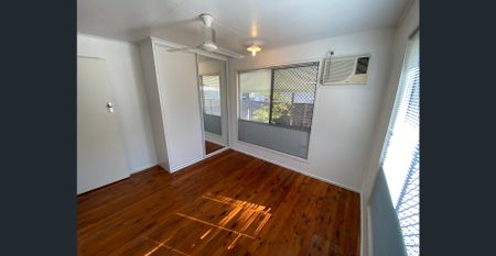 WELL PRESENTED 3 BEDROOM HOME BACKING ONTO A SERENE NATURE RESERVE! - Photo 3