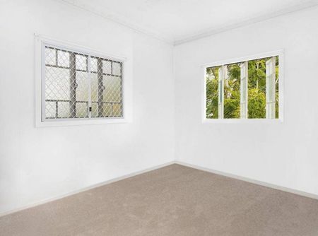 Neat and tidy property close to the CBD! - Photo 2