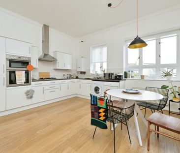 High street - Photo 6