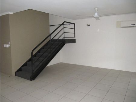 PRIME LOCATION! WALK TO CAFES, MARKETS & THE SAILING CLUB - Photo 5