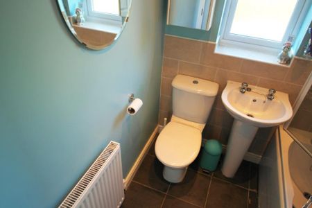 3 bedroom semi-detached house to rent - Photo 5