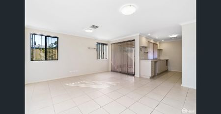 KELMSCOTT - 2X1 - RARE FIND WITH LOCKUP GARAGE - Photo 3