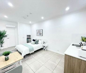 "Modern Furnished Studio" - Photo 2
