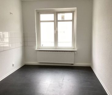 Schöne 3 Zimmer Wohnung mit großer Küche und Wannenbad - Foto 1