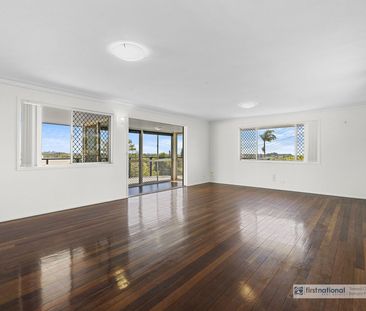 Stunning Ocean Views & Spacious Family Living - Photo 4
