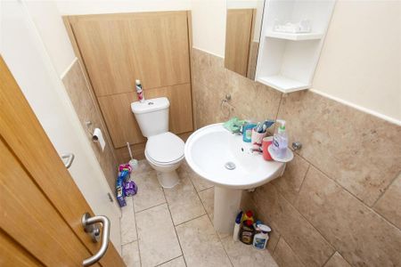 6 bedroom house to rent - Photo 2