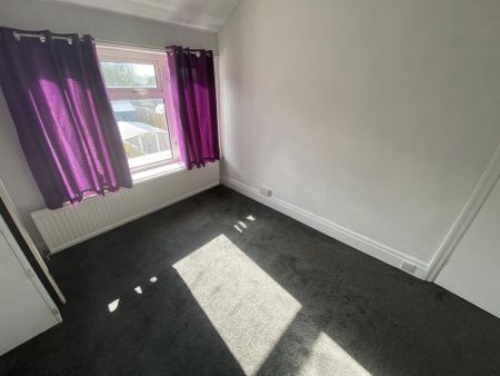 2 bedroom end of terrace house to rent - Photo 3
