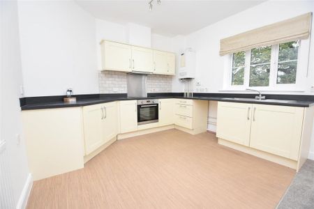 2 bedroom flat to rent - Photo 4