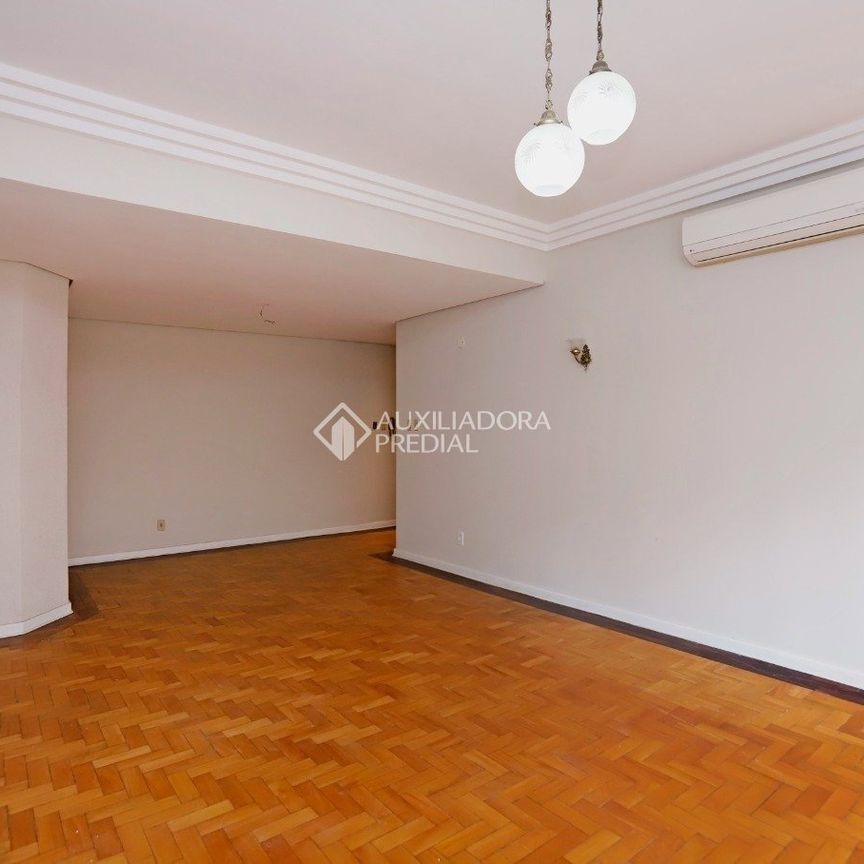 Apartamento com 3 quartos e 111m² para alugar em Rio Branco, Porto Alegre. - Photo 1
