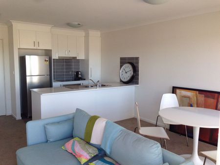 Light-Filled Apartment in a Convenient Harrison Location - Photo 2