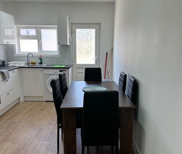 4 Bed End Terrace, College Gardens, N18 - Photo 5