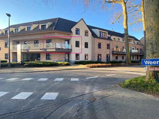 Knap gelegen appartement met ruim terras, ondergrondse staanplaats en berging! - Photo 1