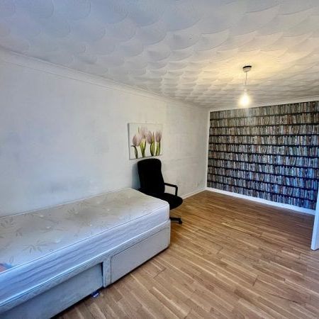 Waverley Road, Southampton - Photo 1