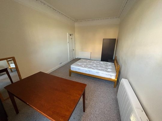 3 bedroom flat to rent - Photo 1