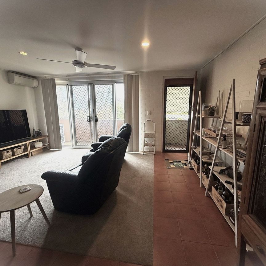 Spacious Unit - Photo 1