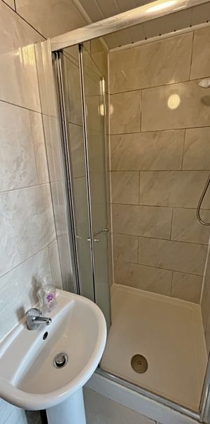 TW7, Isleworth - Photo 1