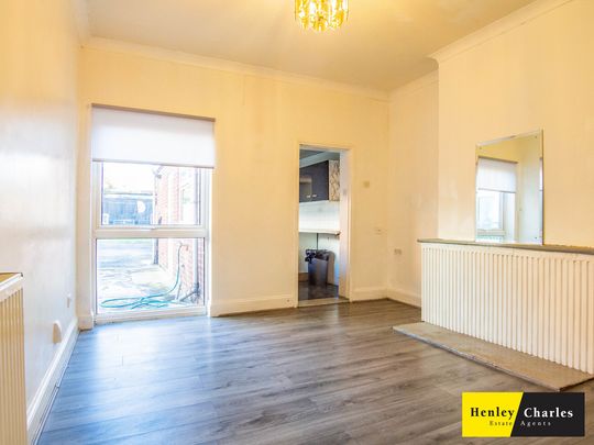 3 Bedroom Mid Terraced House For Rent - Photo 1