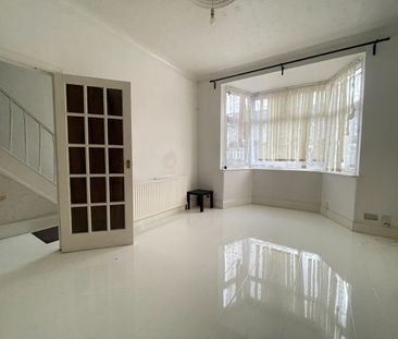 3 Bed Terraced House, Natal Road, IG1 - Photo 1