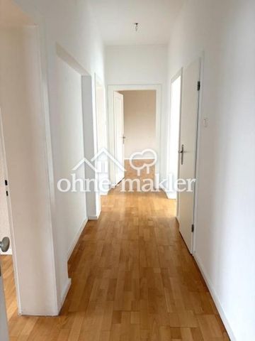 Helle Altbau-Wohnung mit Balkon zum grünen Innenhof, nur 2 Parteien im Haus - Photo 2