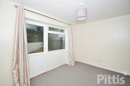 2 bedroom end of terrace house to rent - Photo 4