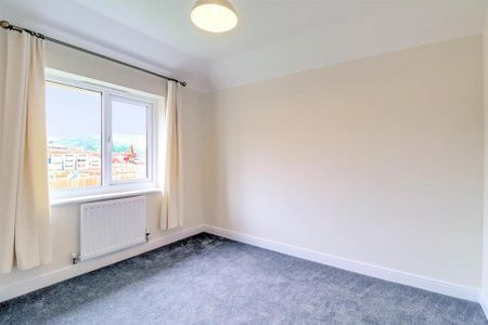 4 bedroom detached house to rent - Photo 4