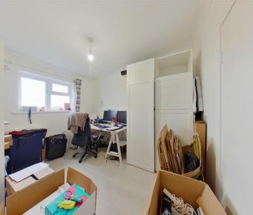 3 bedroom flat to rent - Photo 4